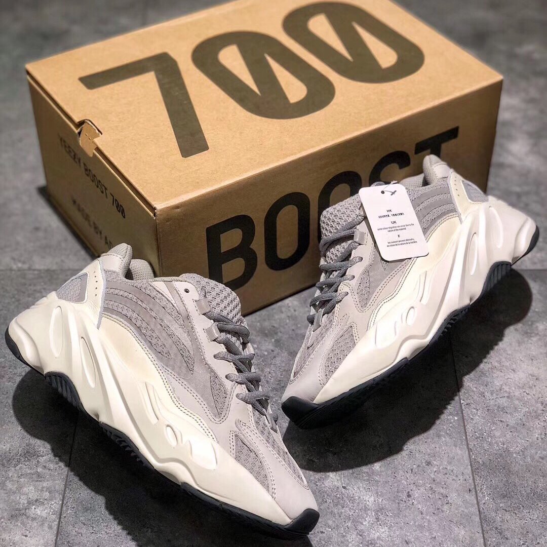 KANYE WEST BOOST 700 STATIC SNEAKER