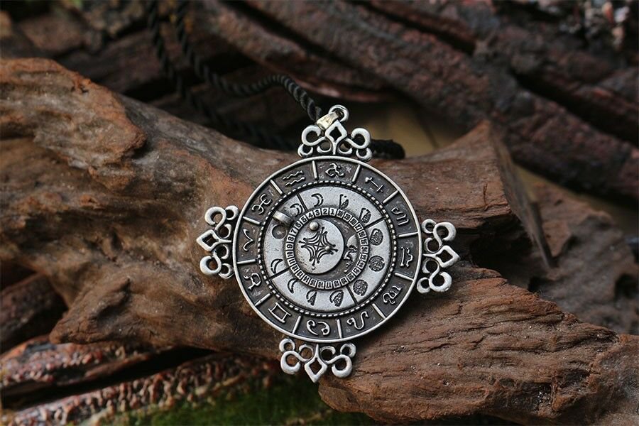 viking retro The old moon phase talisman necklace rune pendant Necklace