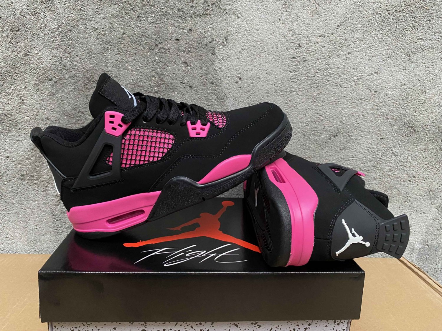 Air Jordan 4 Pink Thunder
