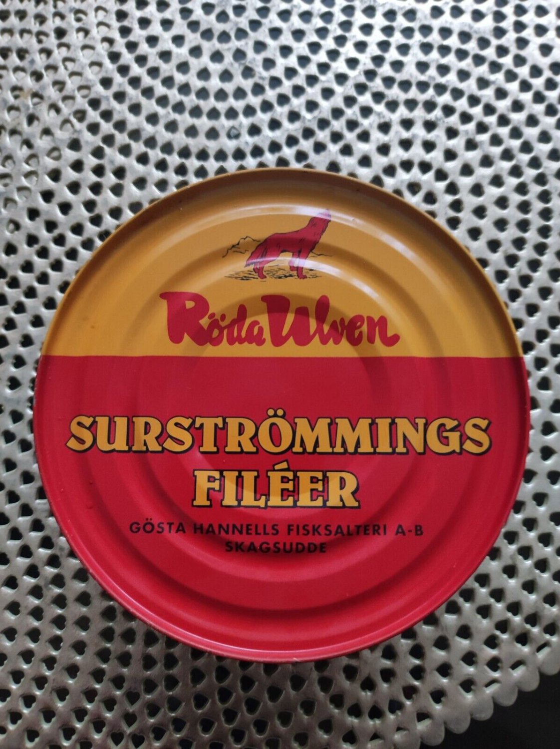 SURSTROMMING Stinky Smelly Fish Surstr&Atilde;&para;mming Sweden Gourmets Fermented Can Prank