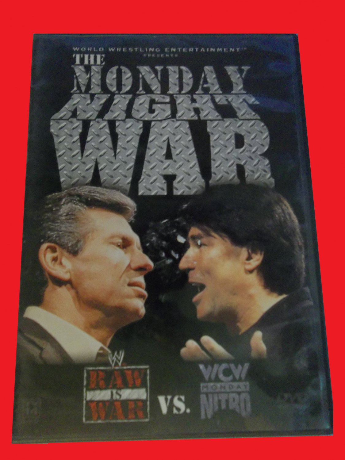 THE MONDAY NIGHT WAR (FREE DVD & FAST SHIPPING) HULK HOGAN (TV/WRESTLING, WWE)