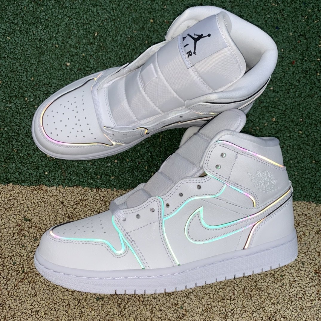Air Jordan 1 Mid SE Iridescent Trim