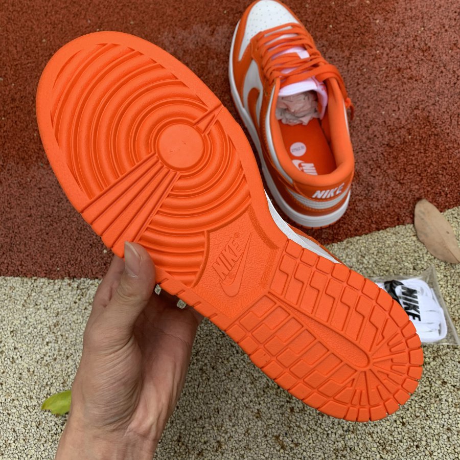 stores that sell dunk lows