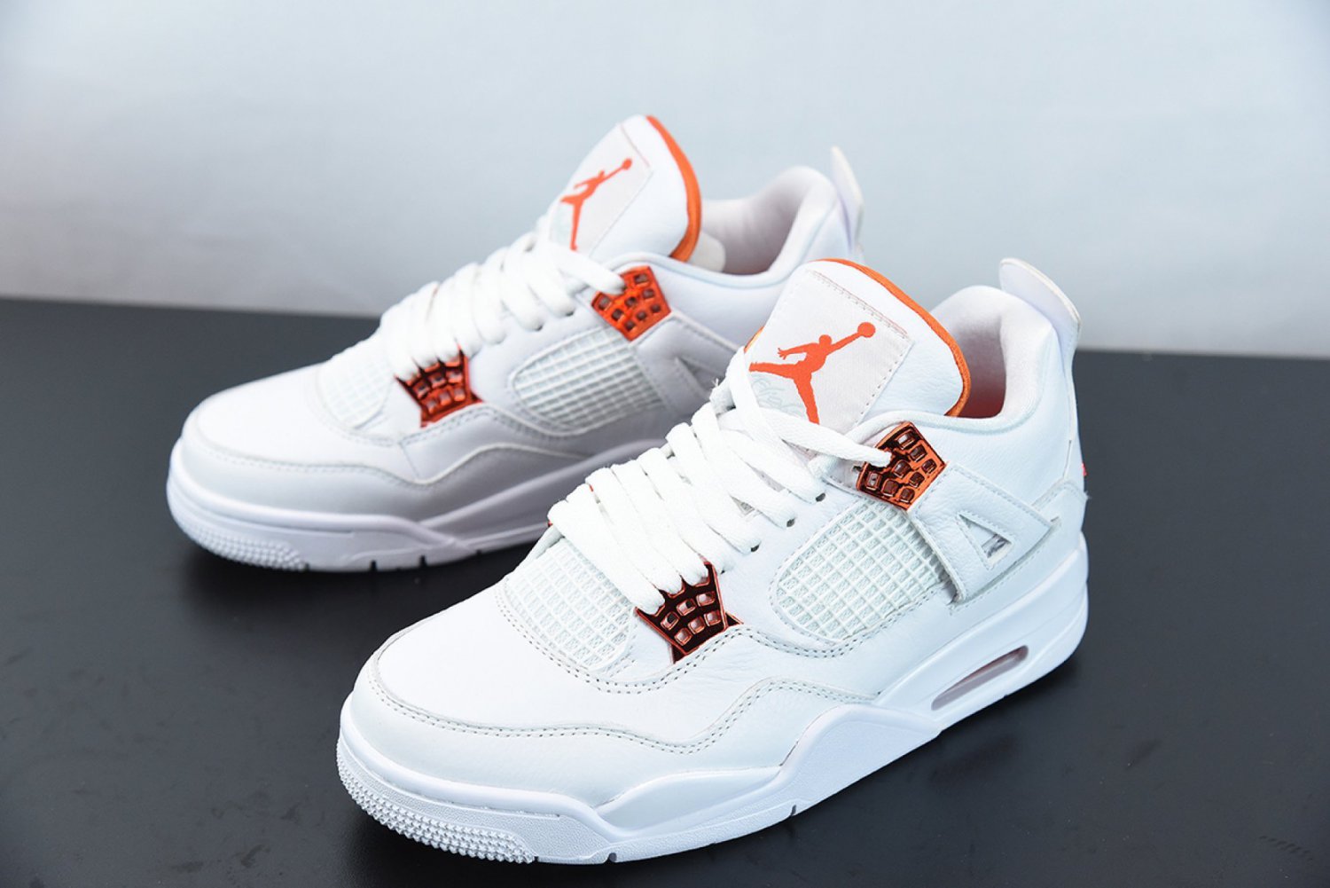 Jordan 4 Retro Metallic Orangee