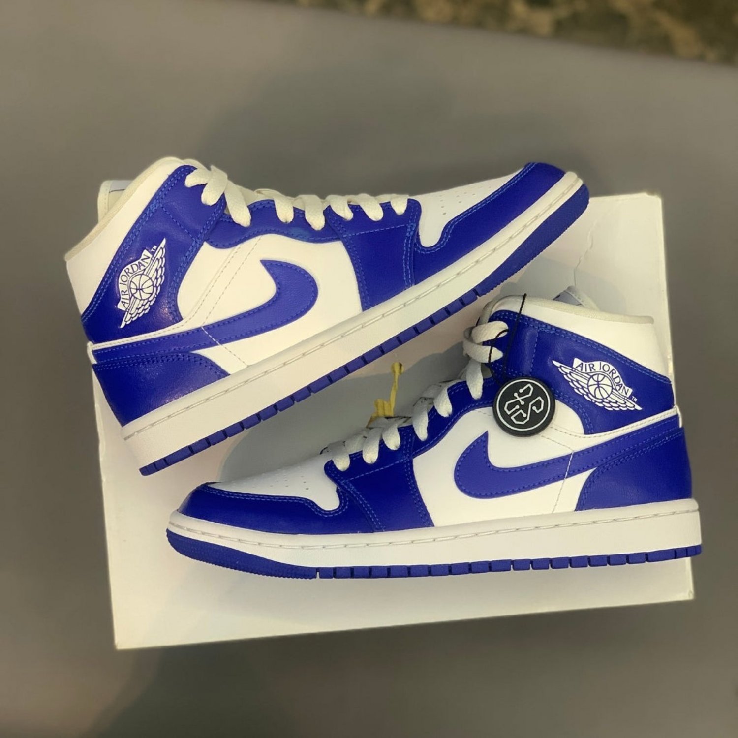 Jordan 1 Mid Kentucky