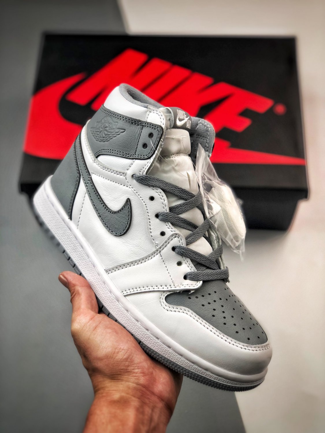 Jordan 1 Retro High OG Stealth