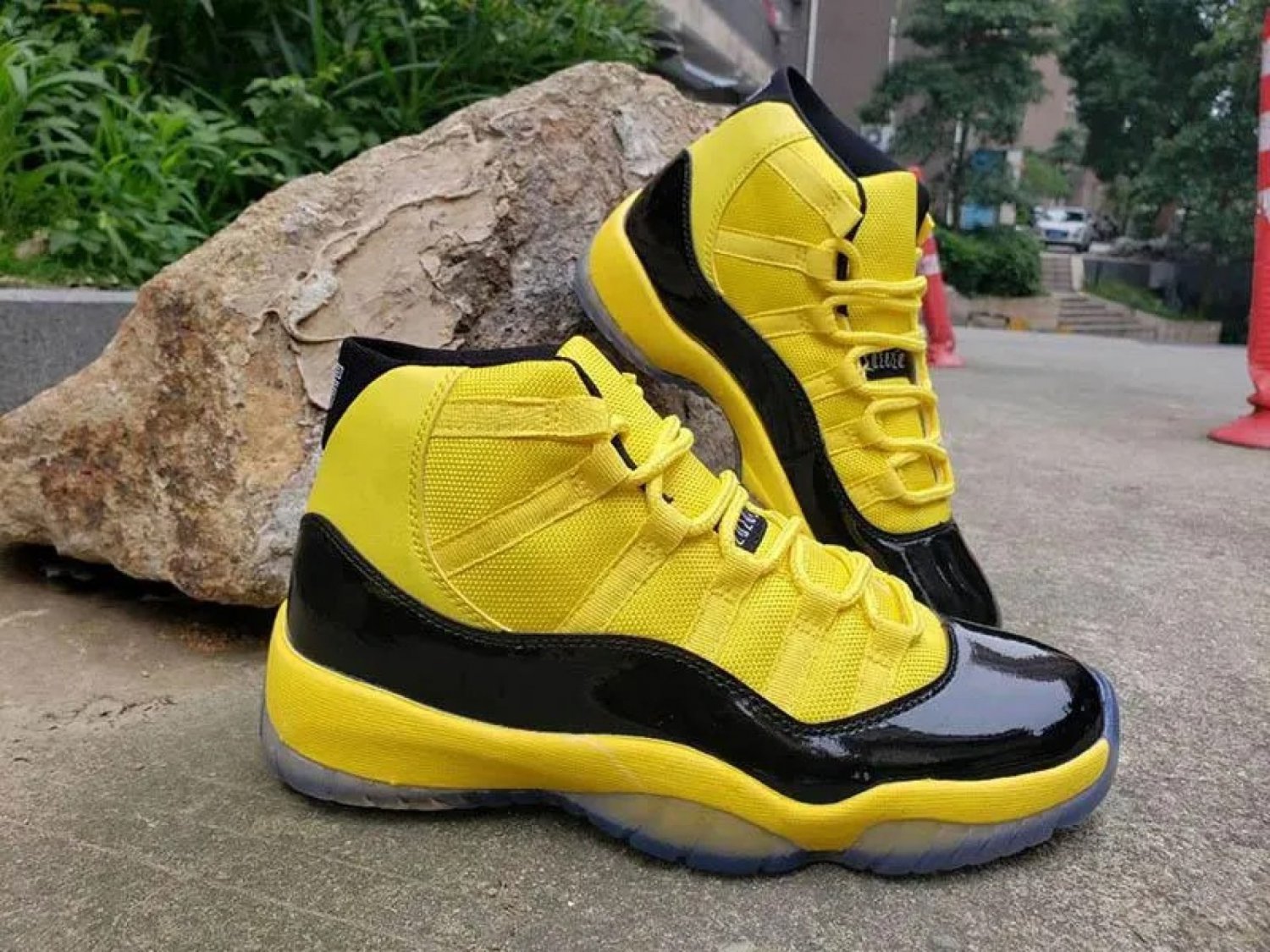 Jordan 11 Bumblebee