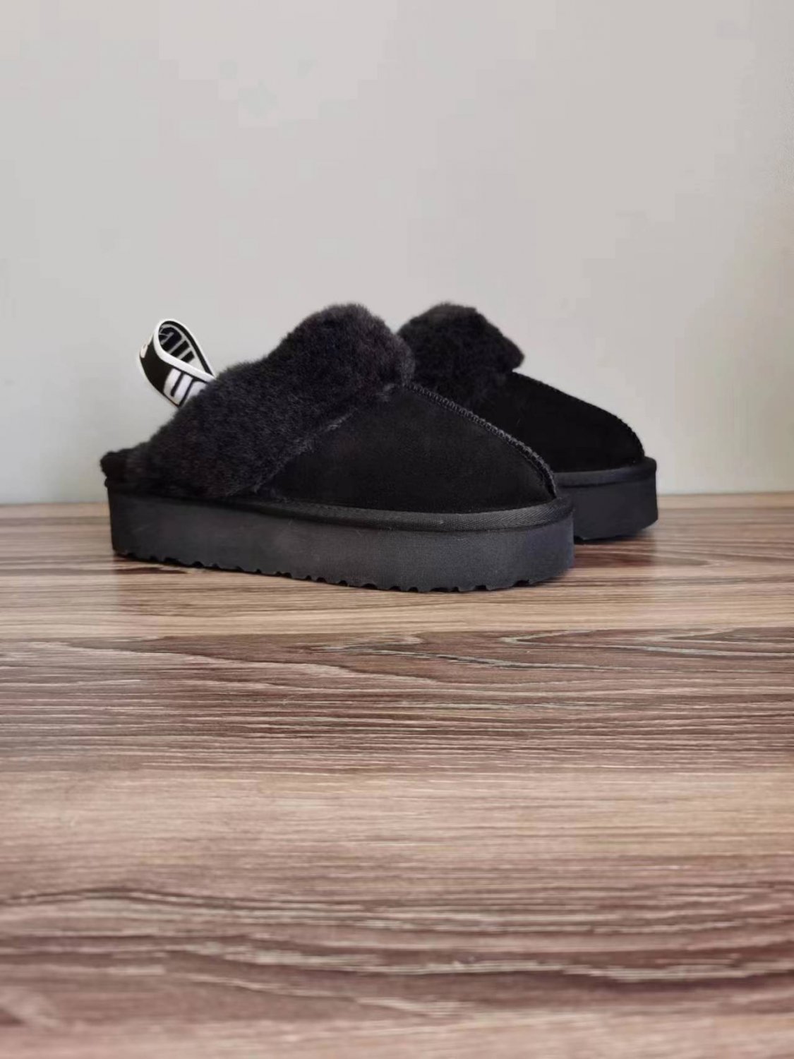 BETA PLATFORM UGG SLIPPERS Black