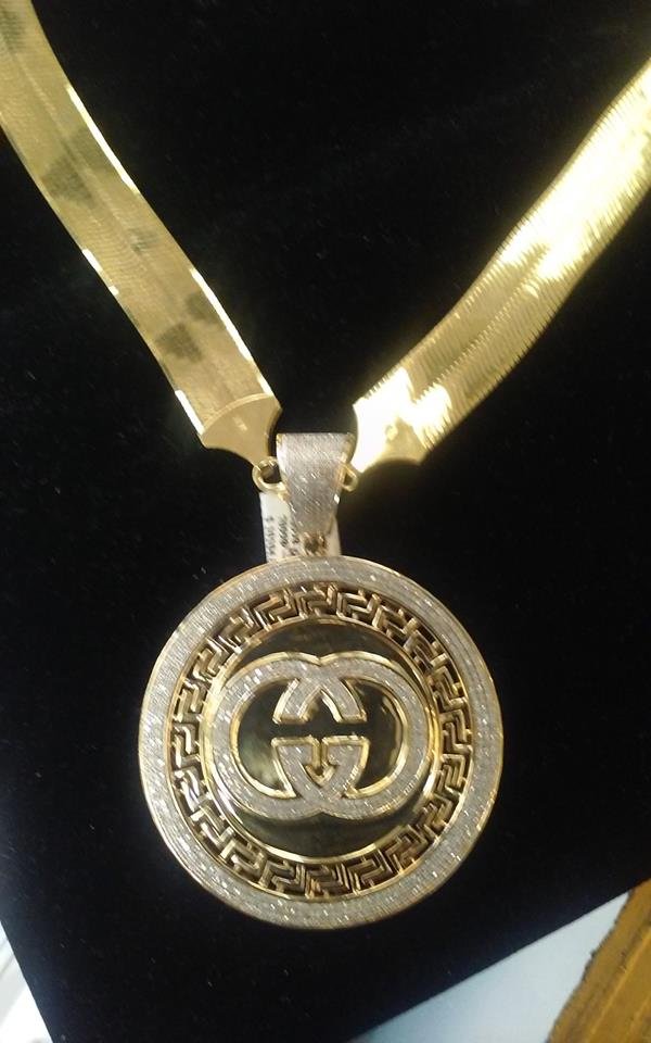 Gucci  Gold  Charm wit Gold Bone Chain