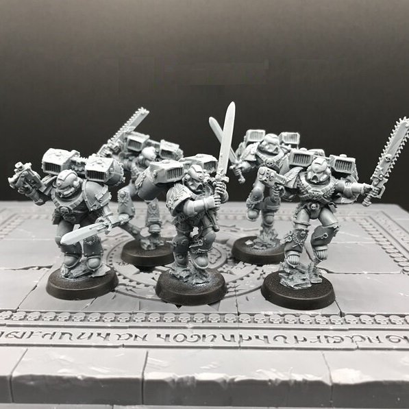 5pcs Vanguard Veteran Space Marines Warhammer Resin Models 1/32 scale Action Figures