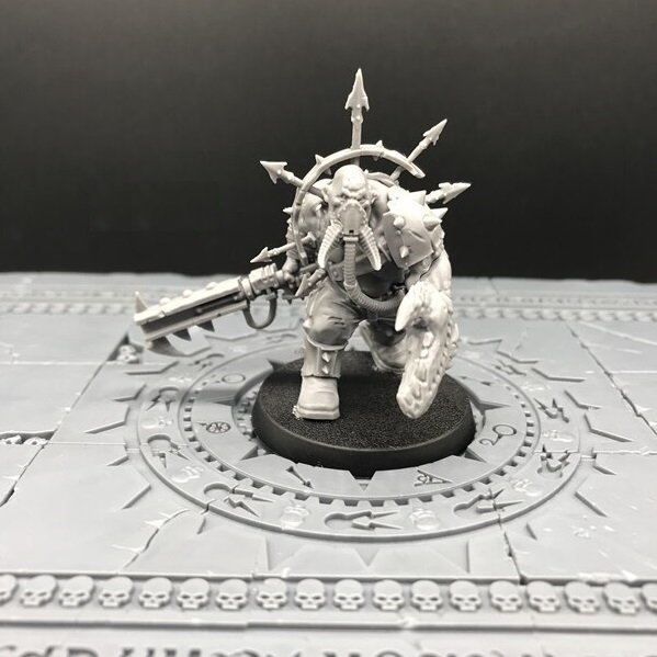 1pcs Chaos Ogryn Warhammer Resin Models 1/32 scale Action Figures
