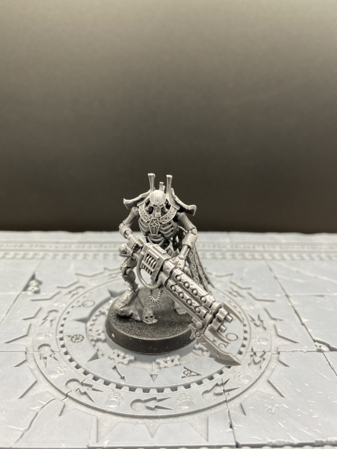 1pcs Necron Royal Warden Necrons Xenos Armies Warhammer Resin Models 1/