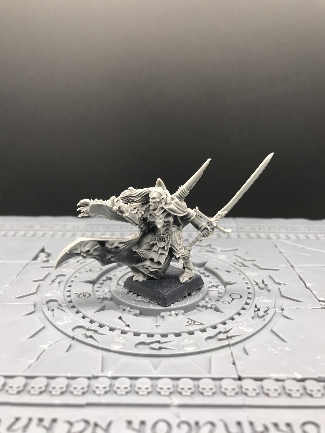 1pcs Vlad von Carstein Vampire Count of Sylvania Fantasy Warhammer