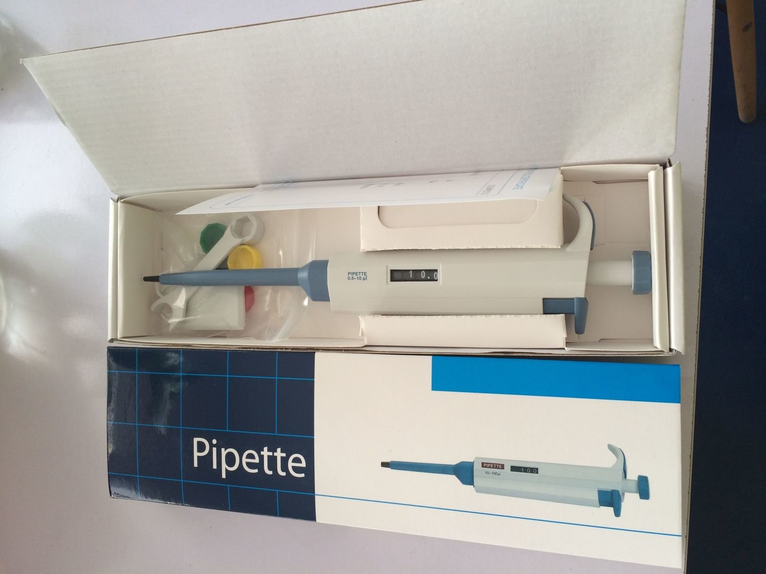 Variable Pipettes .5-10 UL + 100 tips