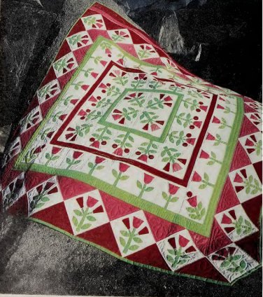 Vintage Quilting Pattern :  Tulip Medallion Quilt  (1987)