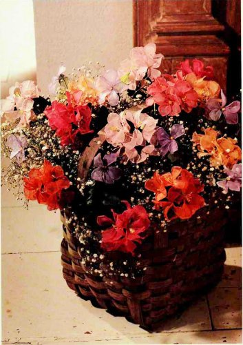 Vintage Crafting Pattern :  Everlasting Fabric Flowers  (1991)