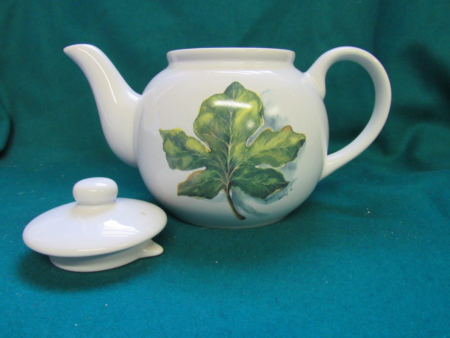 Cracker Barrel White Teapot