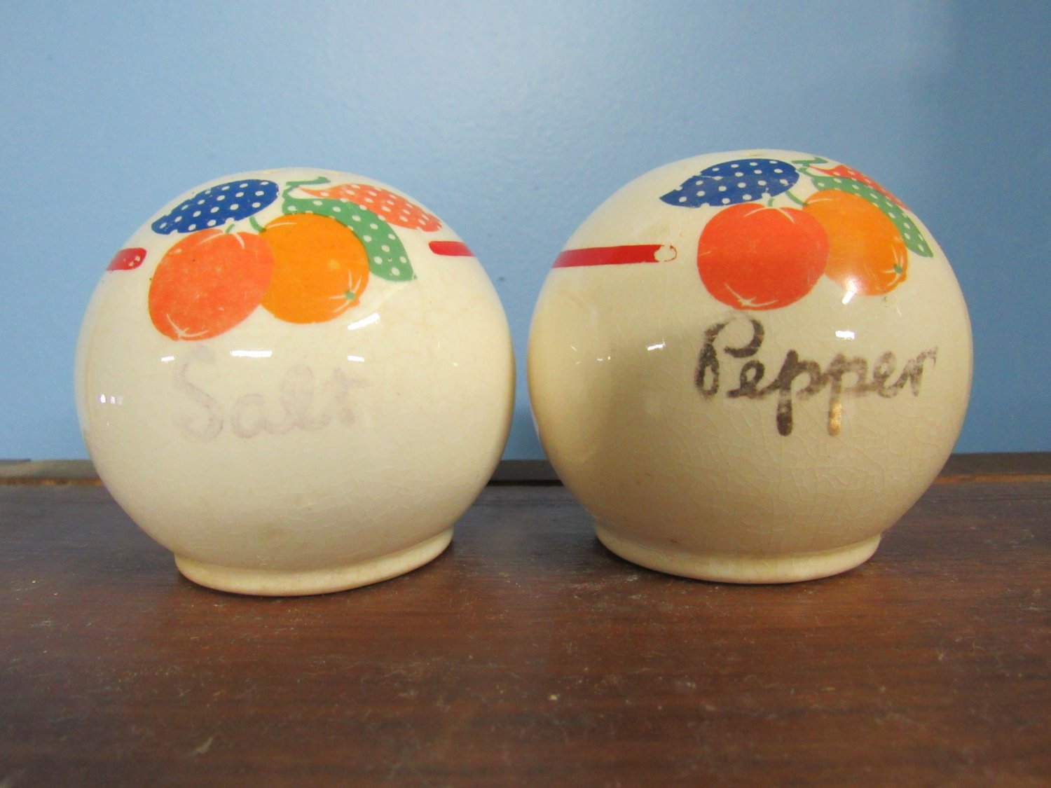 Vintage Round Salt and Pepper Shakers with Oranges