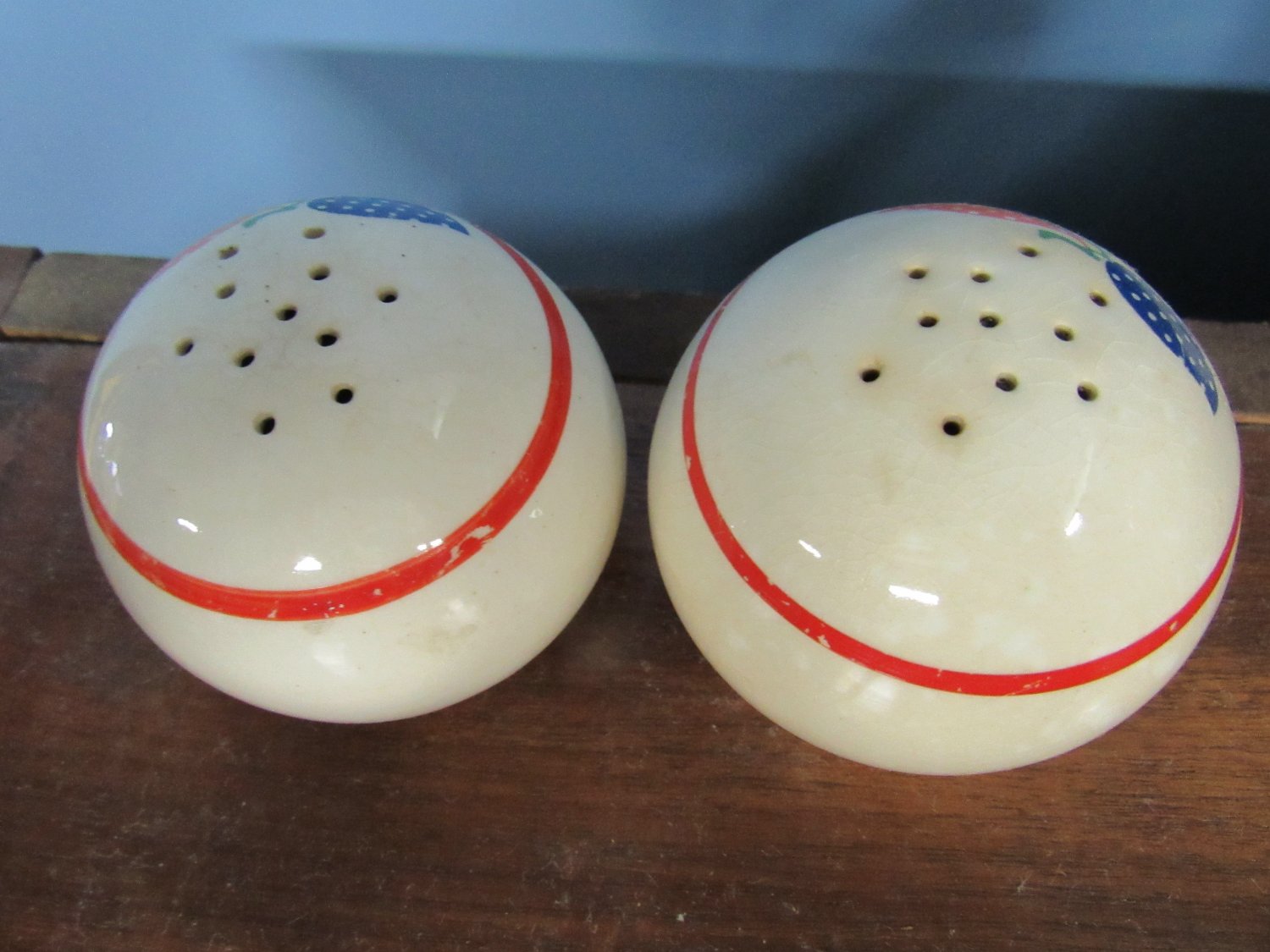Vintage Round Salt and Pepper Shakers with Oranges