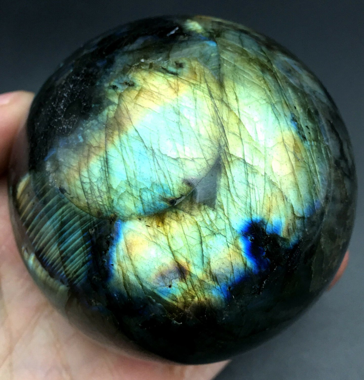 679g Natural beautiful Labradorite ball Crystal Polished From Madagascar LQ5