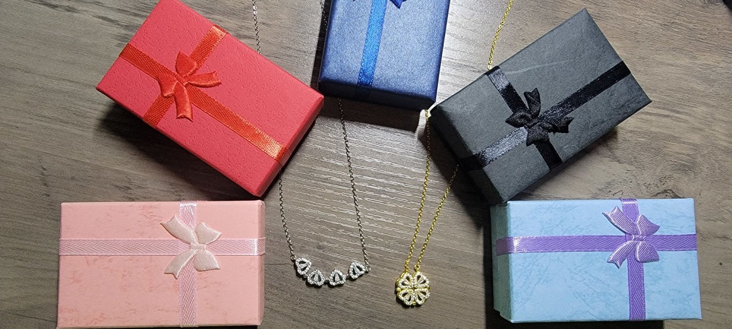 Folding Pendant Stainless Steel Magnetic Four Leaf Clover Heart Necklace Gold Heart Shaped