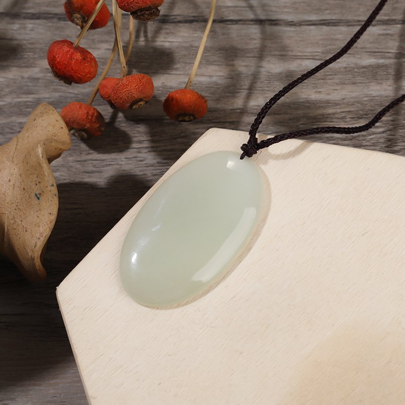 Small oval Wushi Pendant white