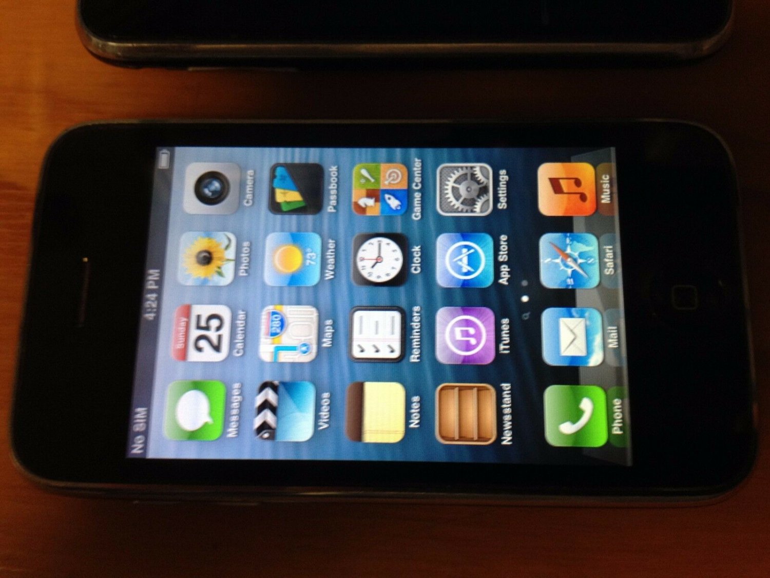 2 Apple iPhones 3GS and 3G - both 8GB Black Smartphone iphone ios A1303 A1241 i