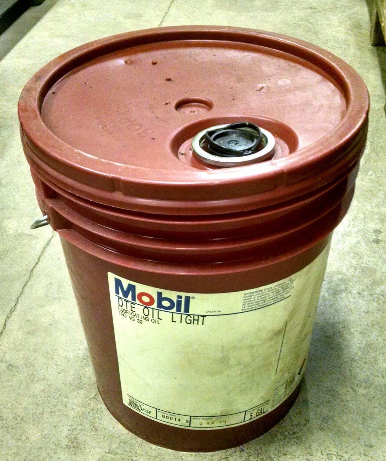 4 in 5 gallon bucket pail Mobil DTE Oil Light Lubricating oil 600145