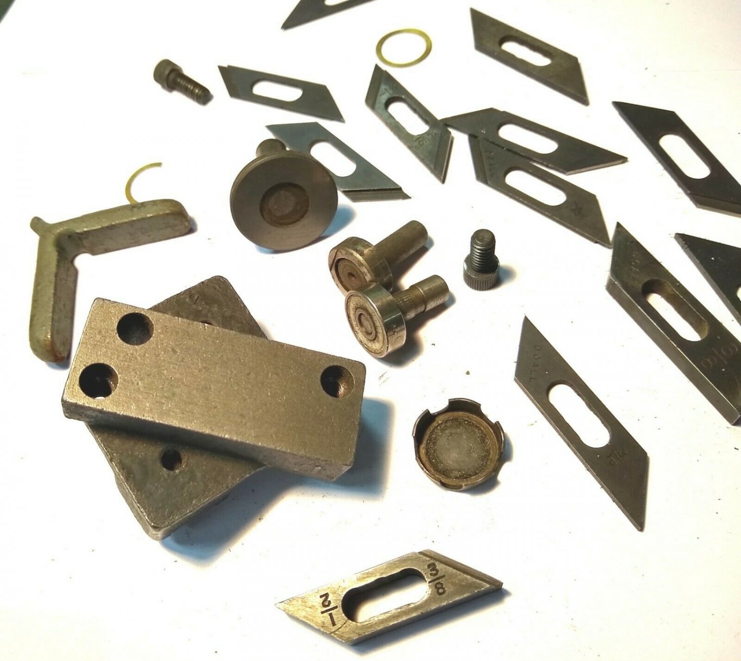 Large set of DOALL Vertical Steel Bandsaw Blade Guides and Holder plus