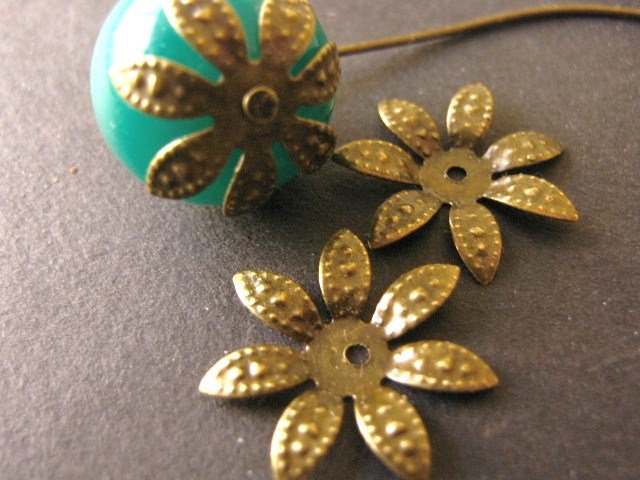 Dotted Flower Bead Caps 17mm Antique Bronze