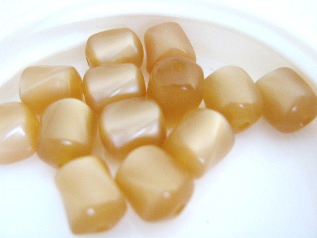 Cream Soda Moonglow 7x8mm Oval Twist Brown Vintage Lucite Beads