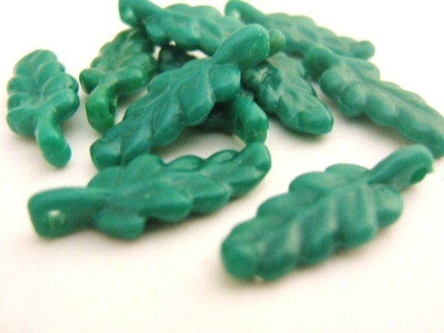 Green Leaves Vintage Plastic Beads 7x18mm