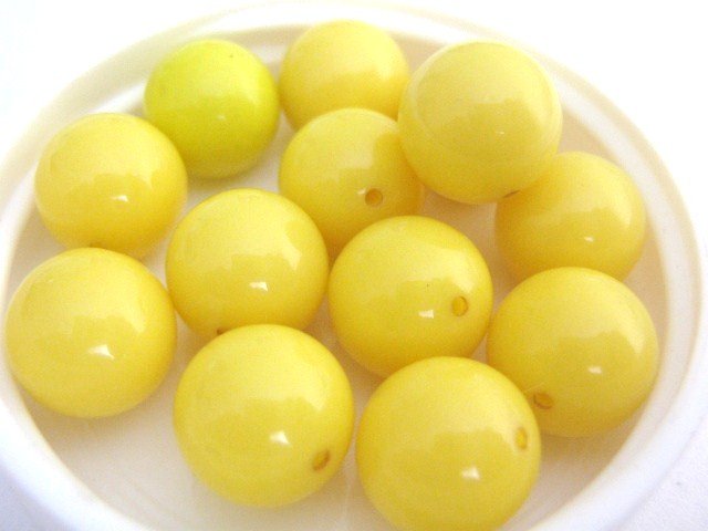 Yellow Opaque Vintage Lucite Beads 11mm Round