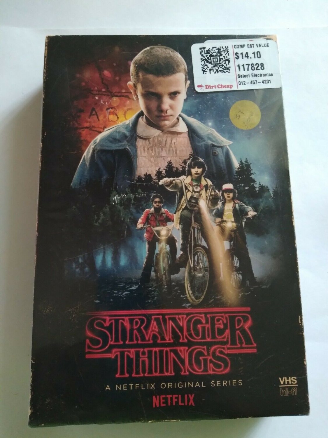 Stranger Things Season 1, 4-Disc DVD/Blu-Ray Collector's Edition Box ...