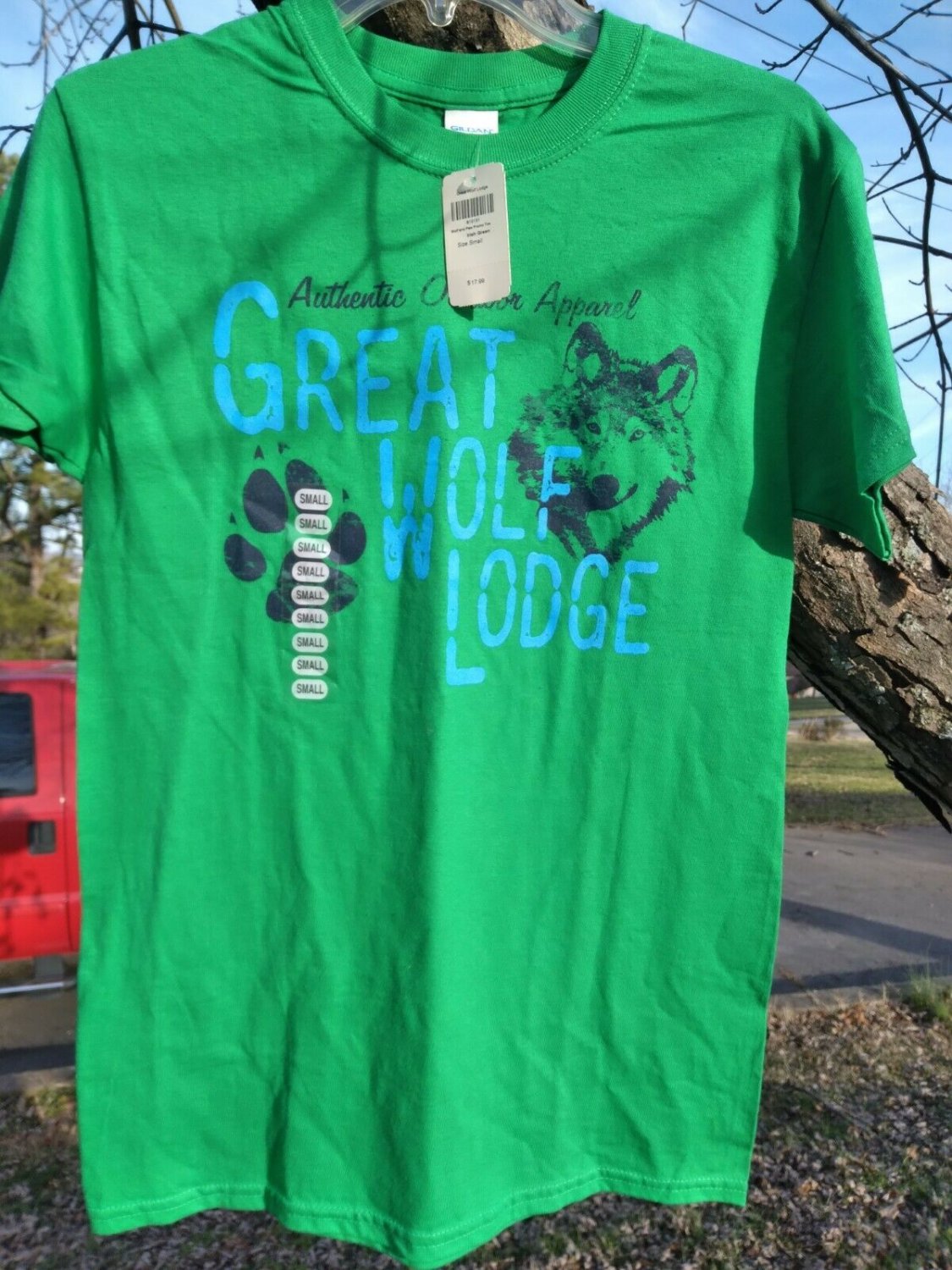 Great Wolf Lodge Green Paw Print Wolf Graphic S T-shirt NWT