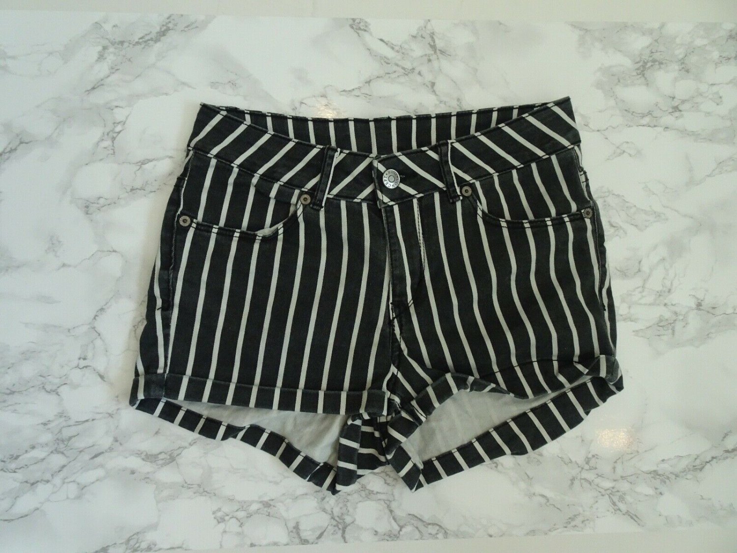 Red Concept STRIPED JEAN SHORTS 2