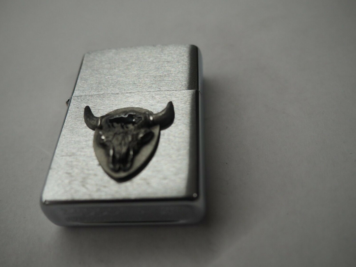 Rare Retired 2000 Bull Skull Emblem Zippo Lighter Free U.S. Shipping