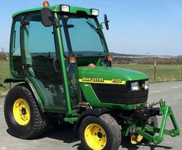 PDF John Deere 4200, 4300, 4400 Compact Utility Tractors Technical Service Manual (TM1677)