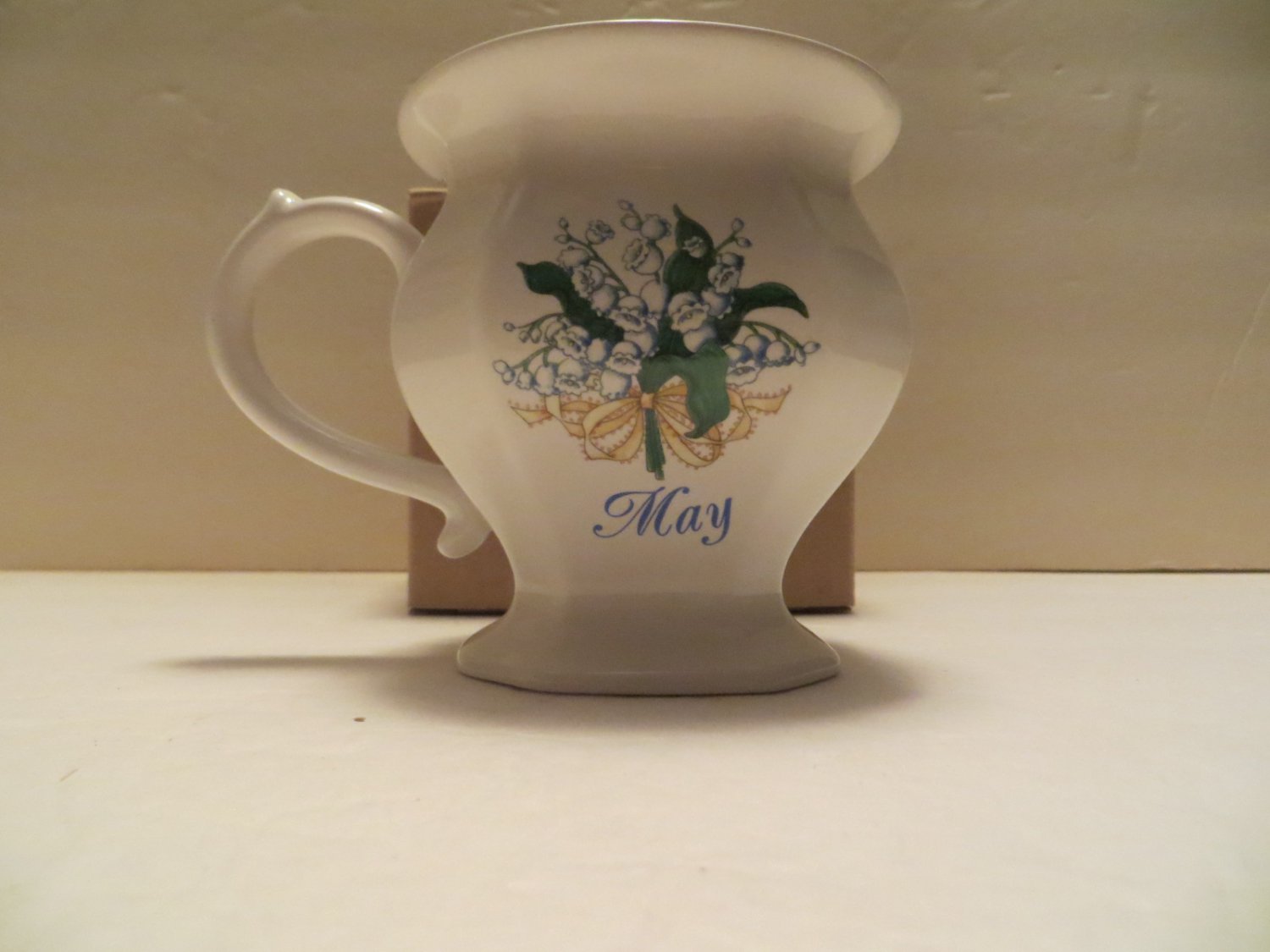 Avon Flowers of the Month Mug May - Lily of the Valley