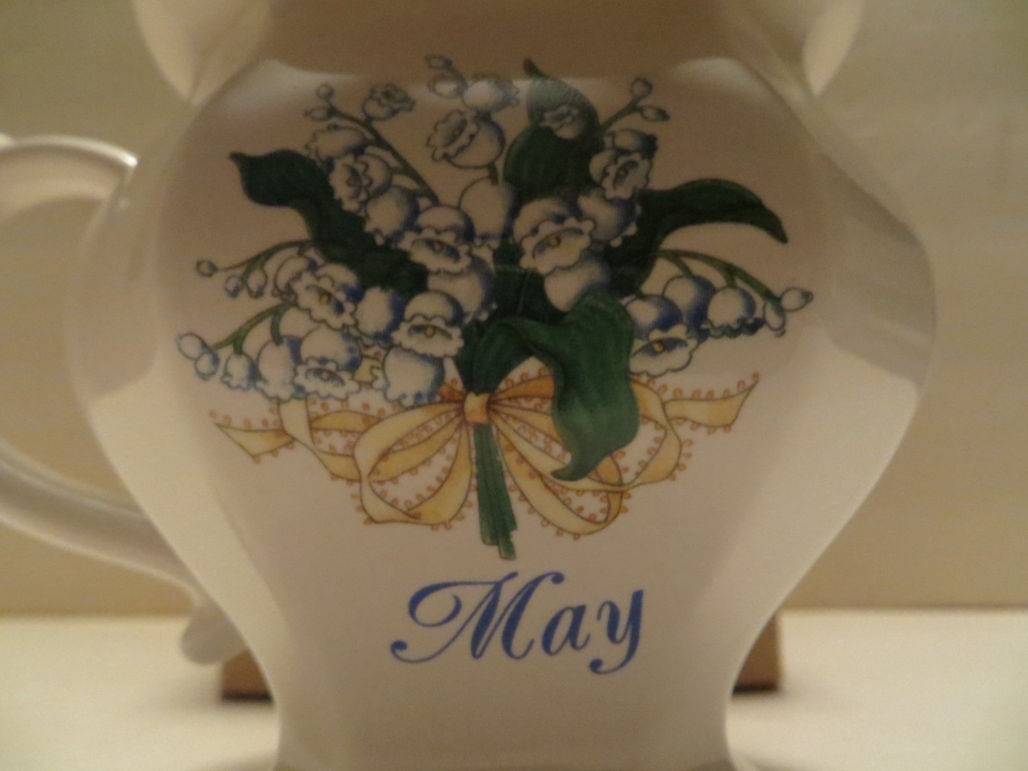 Avon Flowers of the Month Mug May Lily of the Valley