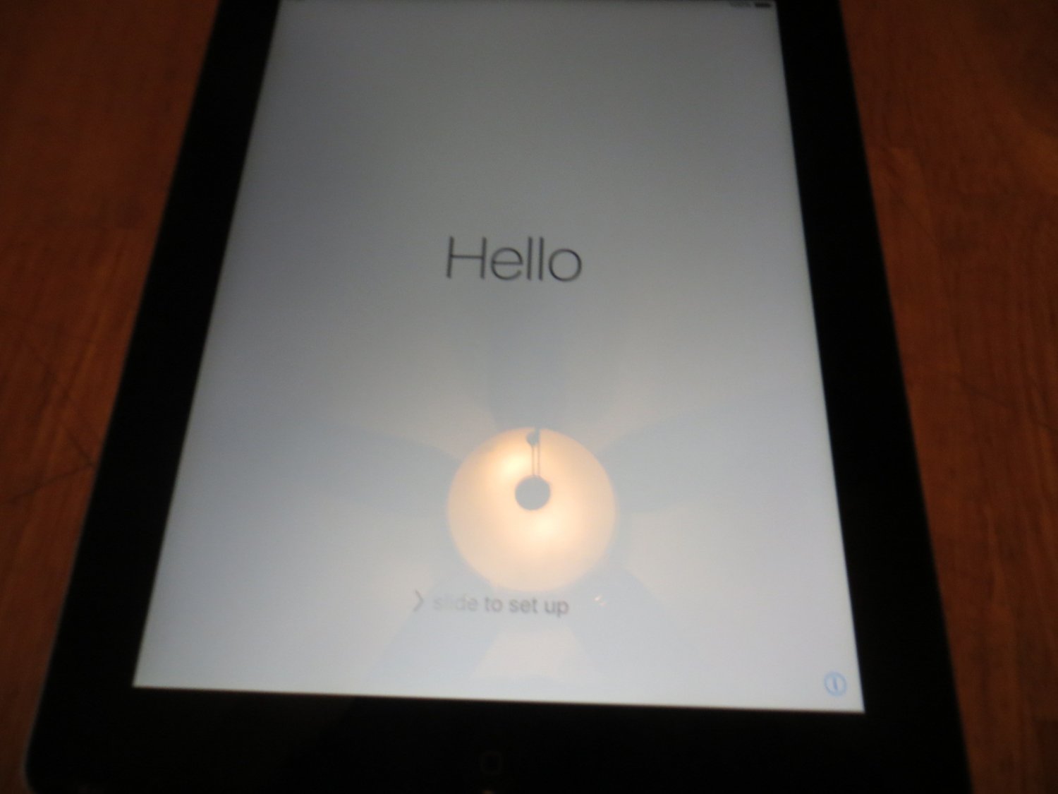 Apple iPad 2nd Gen Silver A1395 16GB Wi-Fi MC769LL/A 9.7" Crack in Bottom Corner