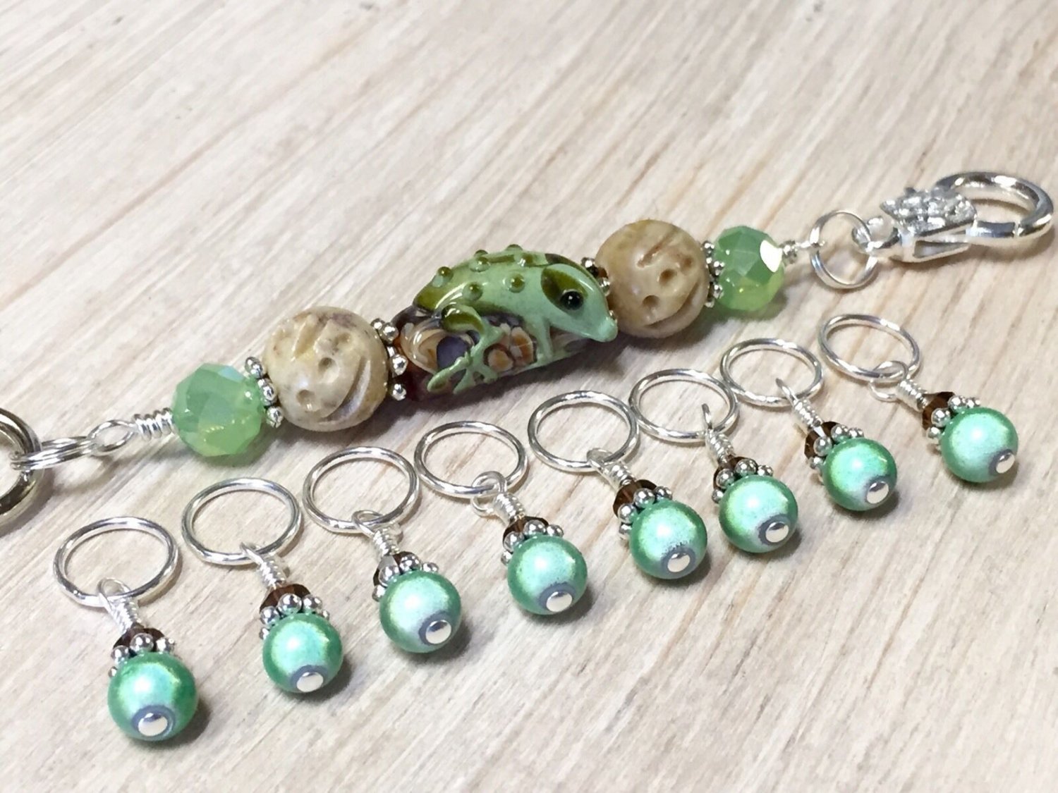 Beaded Frog Stitch Marker Lanyard Holder With 8 SNAG FREE Knitting Markers
