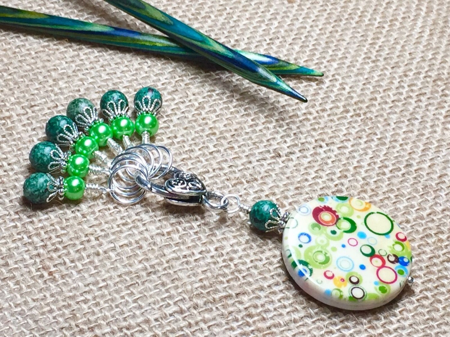 Snag Free Knitting Stitch Markers & Matching Clip Holder- Circles/ Green
