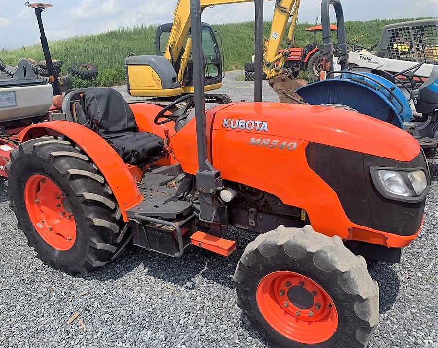 KUBOTA M8540N NARROW ORCHARD TRACTOR
