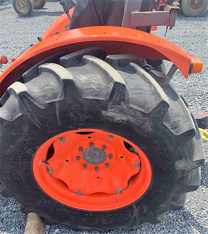 KUBOTA M8540N NARROW ORCHARD TRACTOR