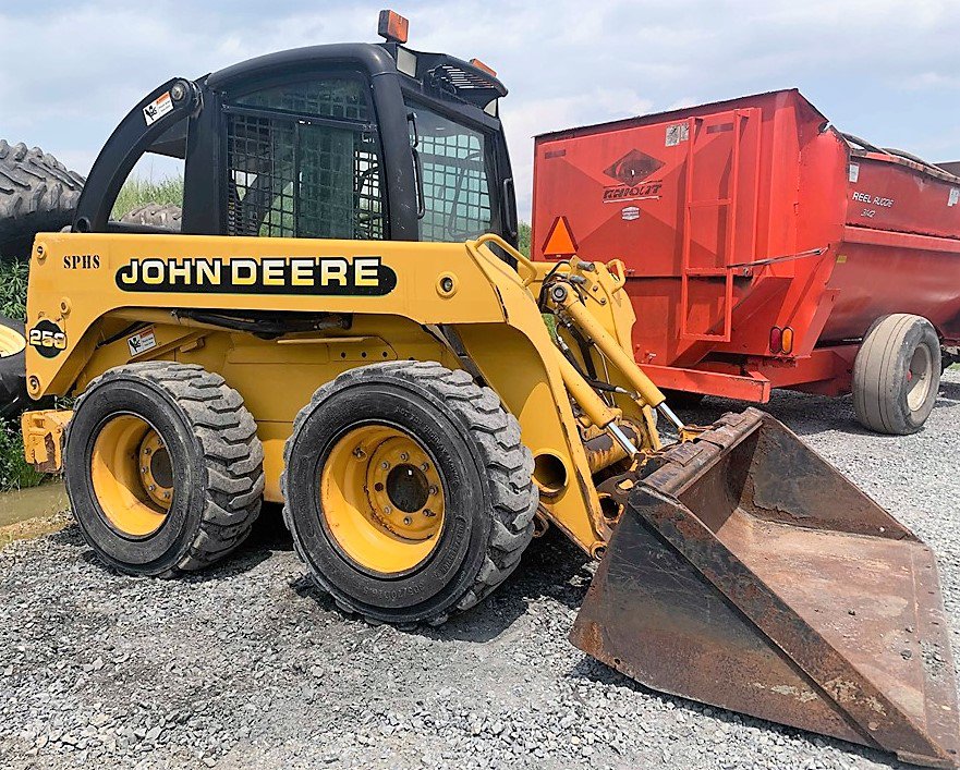 JOHN DEERE 250 SKID STEER 550 HOURS!