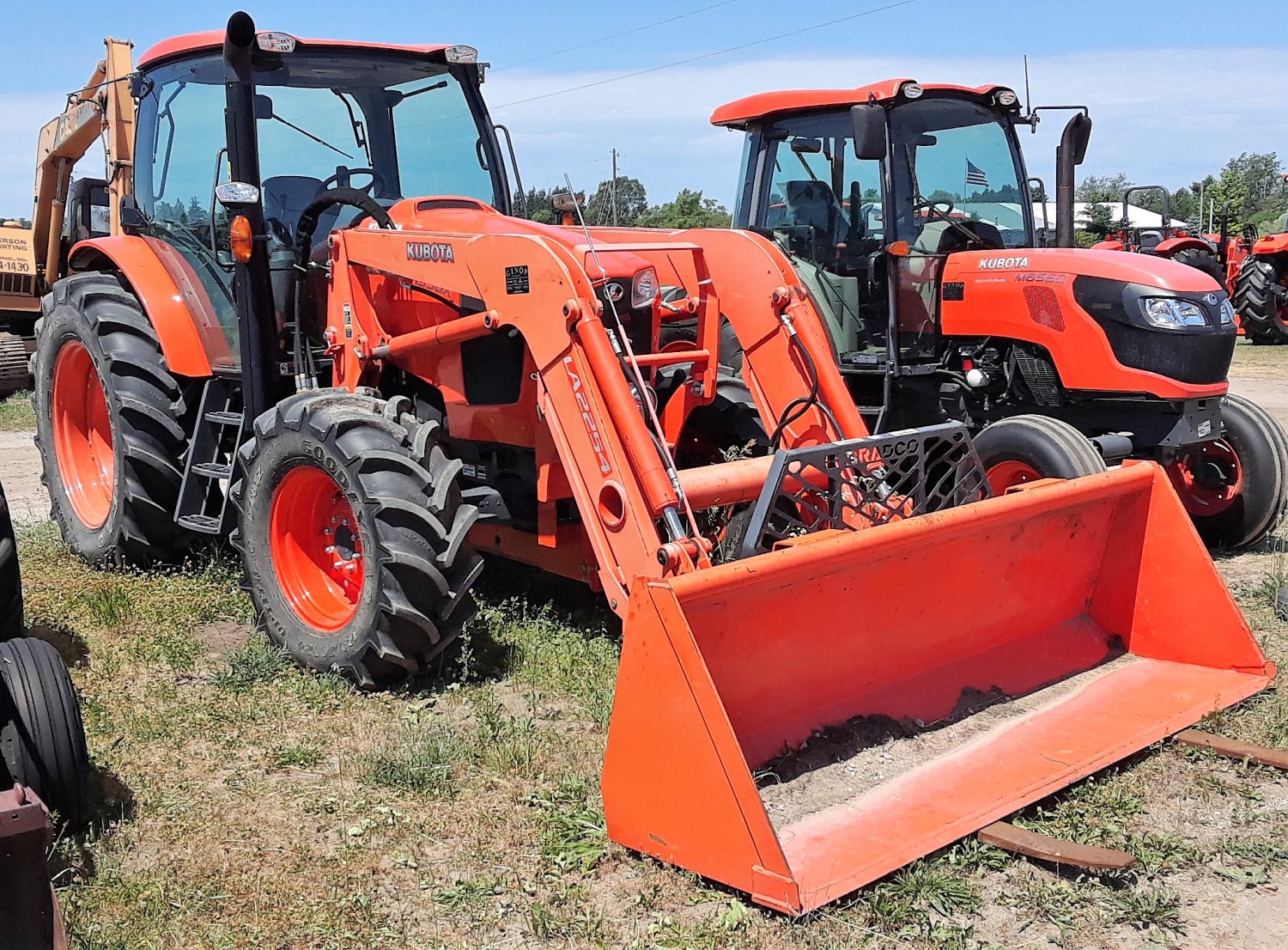 KUBOTA M135GXD FRONT LOADER / TRACTOR