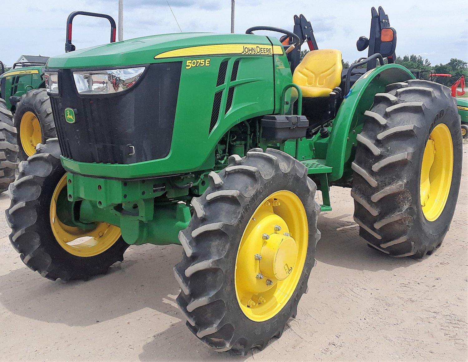 2015 JOHN DEERE 5075E TRACTOR 550 HOURS