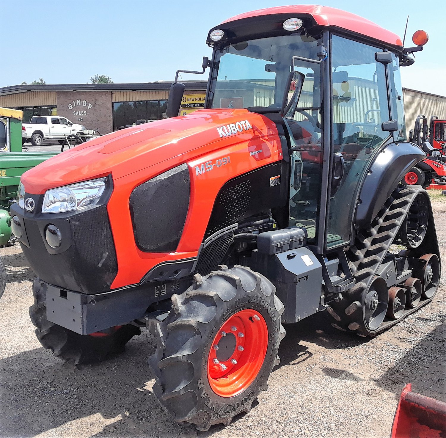 KUBOTA M5N091 / M5N091HDC12PC TRACKED NARROW ORCHARD TRACTOR 108 HOURS