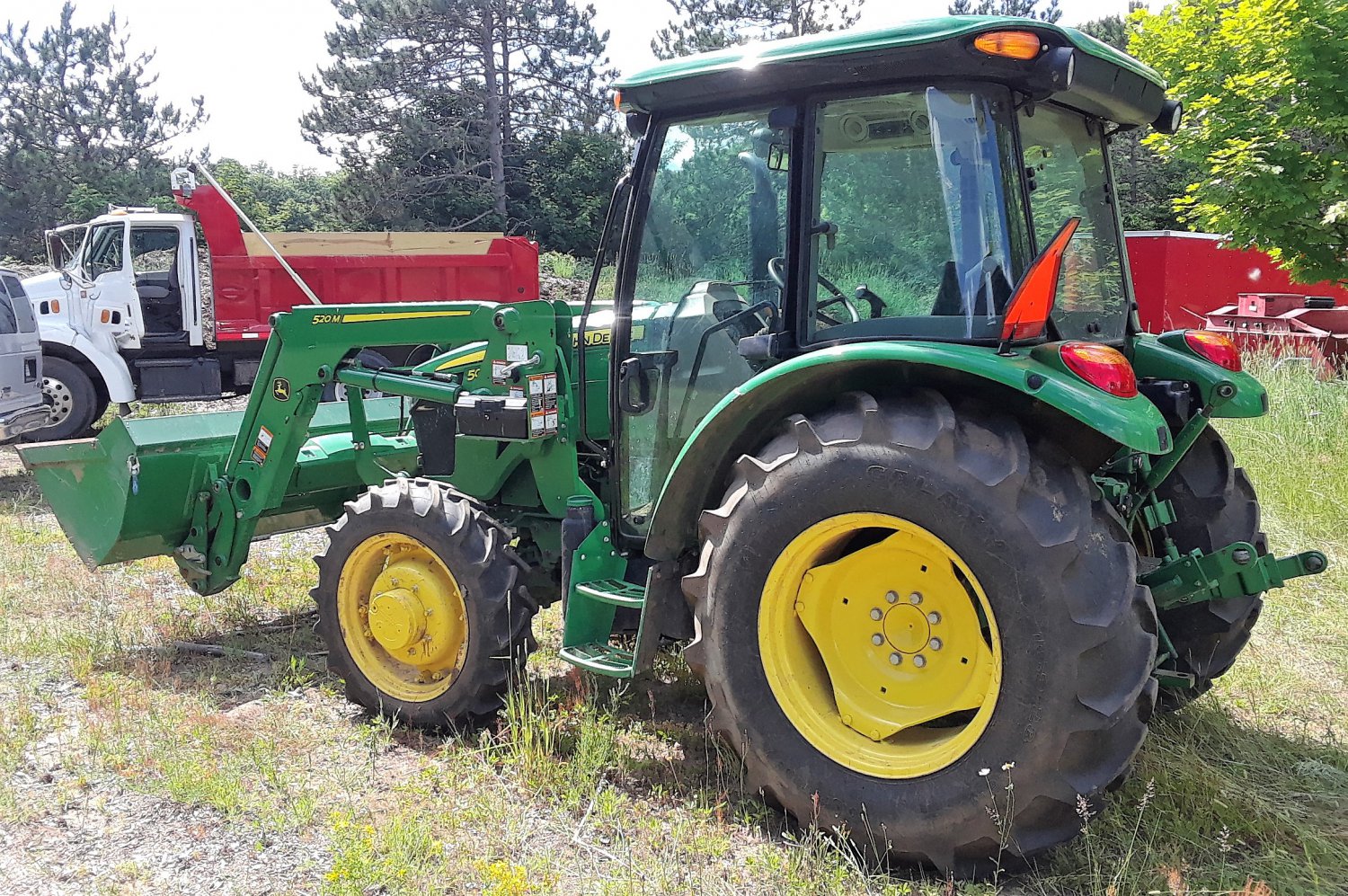 Genuine John Deere 5075e Tractor   520m Front Loader 300 Hours